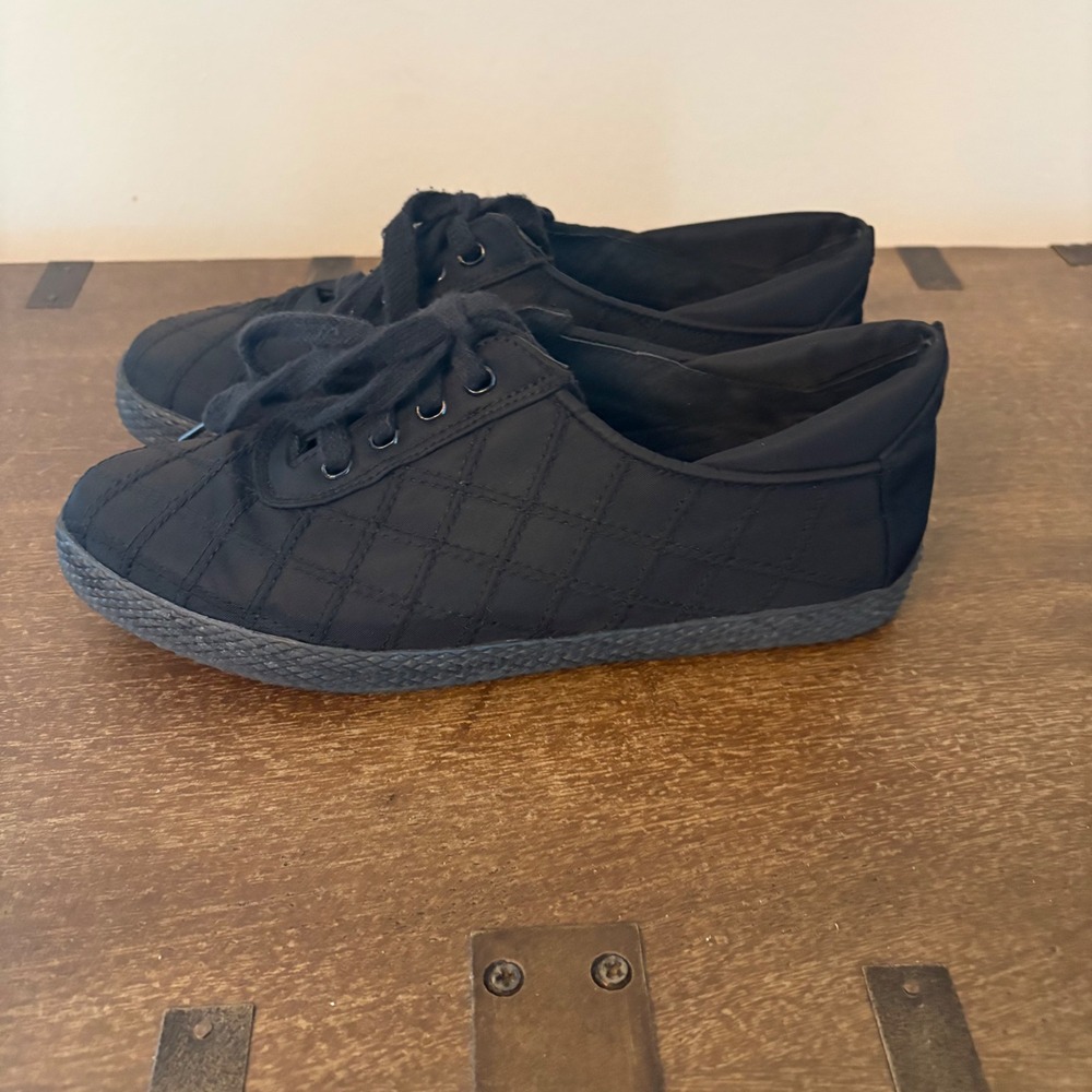 Stuart Weitzman Black Quilted Nylon Low Top Lace‎ Up Sneakers 7 Made in Spain